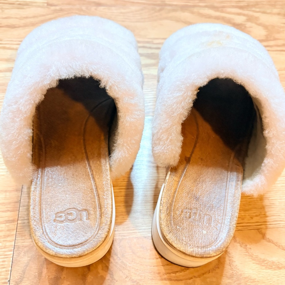 UGG Women's Pale Pink Furry Slippers Size 8.5 - Picture 6 of 13